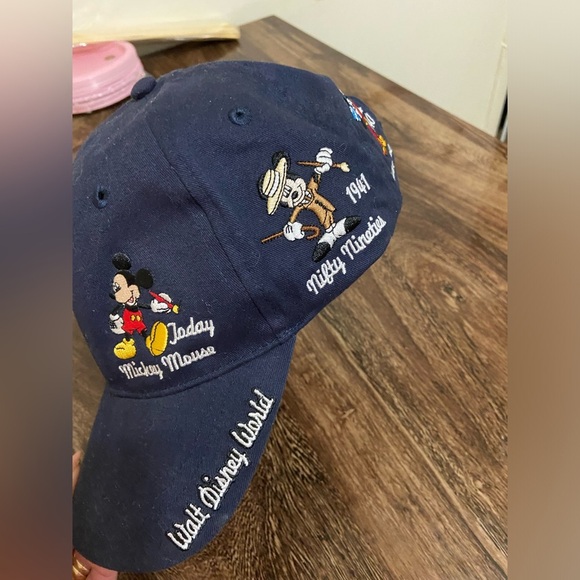 Vintage 1990 embroidered Mickey Mouse hat - Picture 2 of 6